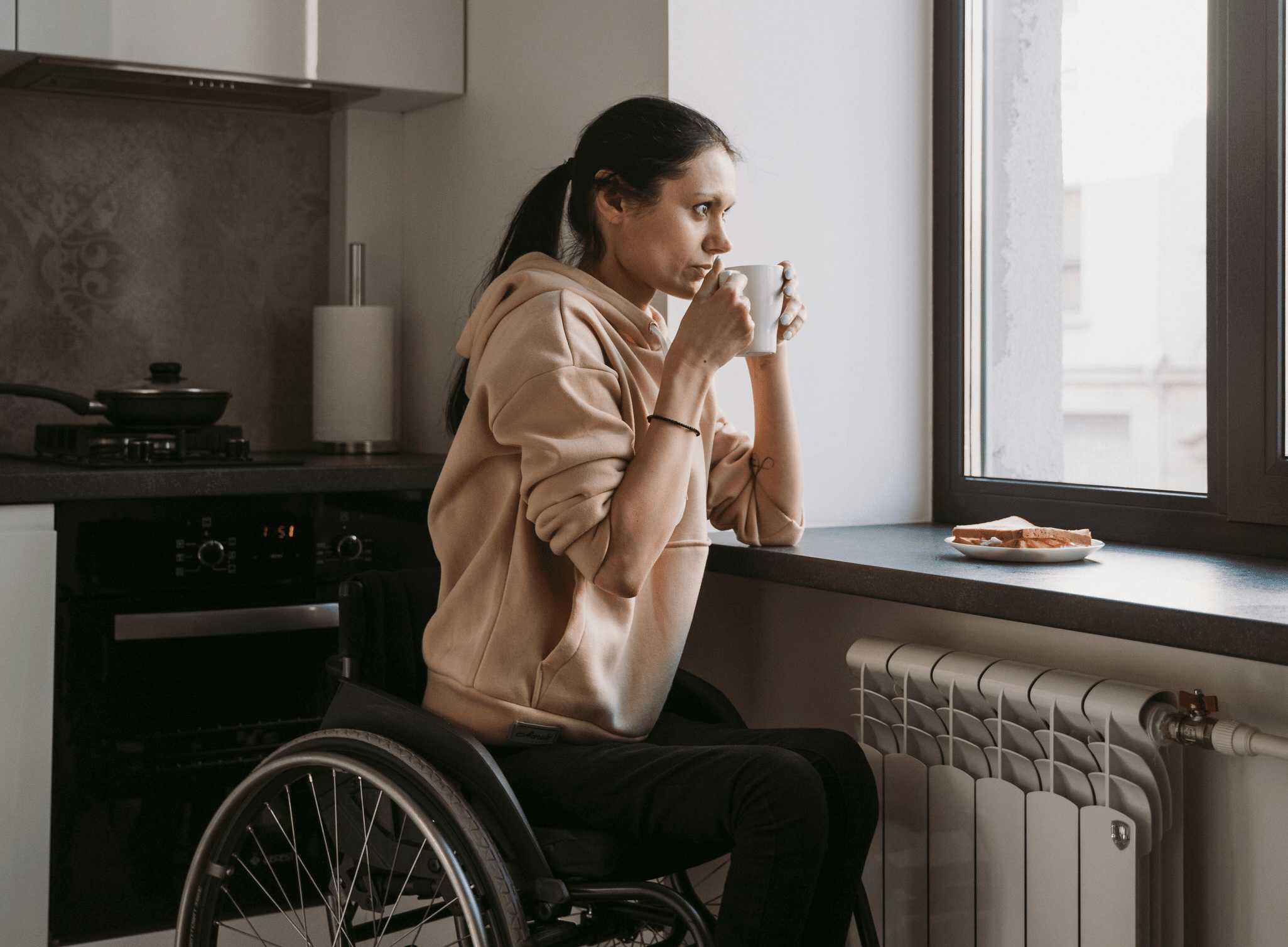 A lady sitting in a wheelchair thinking about what is cerebral palsy mental health